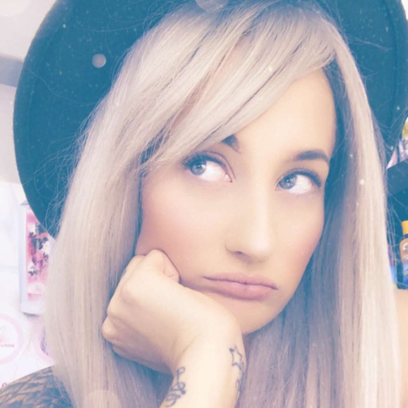 Meet your Posher Whit - Picture 4 of 5